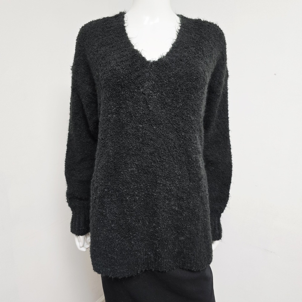 Aerie Teddy Boucle Sweater Charcoal Gray Size M Stretchy V-Neck Womens NWT